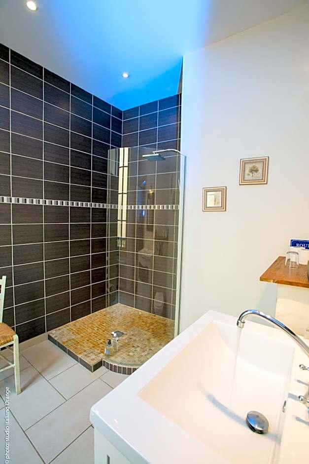 Superior Double Room - La Contemporaine
